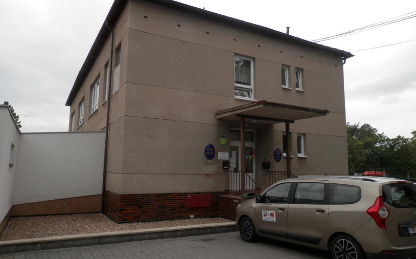 Sanácia vlhkého muriva elektroosmózou v budove obecnej knižnice