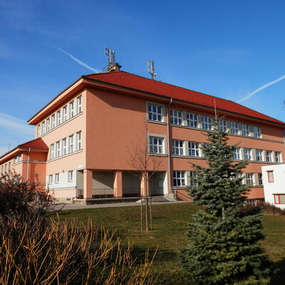 Sanácia vlhkej steny a zemnej kapilárnej vlhkosti na ZŠ a MŠ