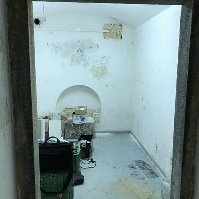 Vysušenie vlhkého muriva pomocou elektroosmotického odvlhčovača