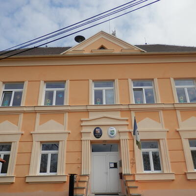 Sanácia prízemia a základov obecného úradu elektroosmózou