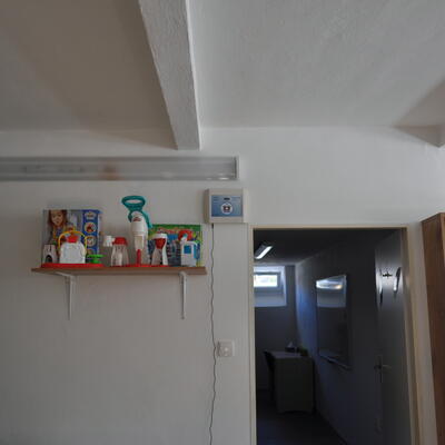 Elektrické odvlhčení silně navlhlých zdí na základní škole