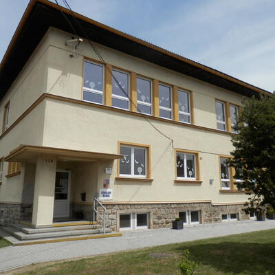 Elektrické odvlhčení silně navlhlých zdí na základní škole