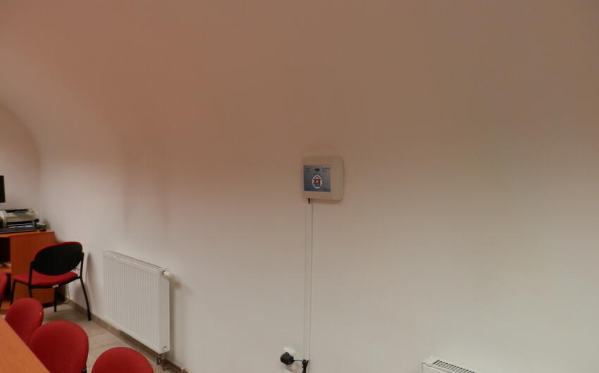 Bezdrôtová elektroosmóza na odstránenie vlhkosti na úrade mesta - #1