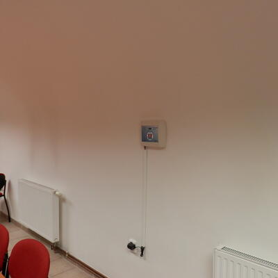 Bezdrôtová elektroosmóza na odstránenie vlhkosti na úrade mesta