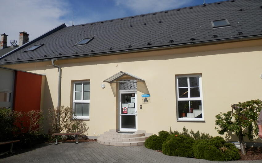Bezdrôtová elektroosmóza na odstránenie vlhkosti na úrade mesta