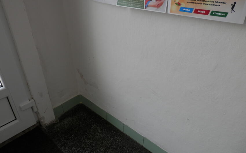 Drypol fungujúci na princípe elektroosmózy na odvlhčenie ZŠ - #3