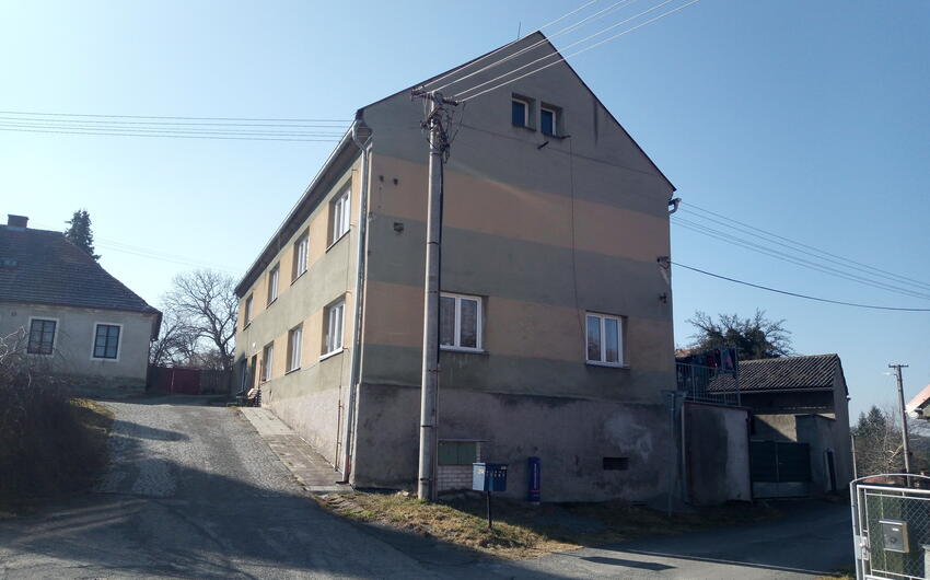 Elektroosmóza na vysúšanie vlhkých múrov v bytovom dome