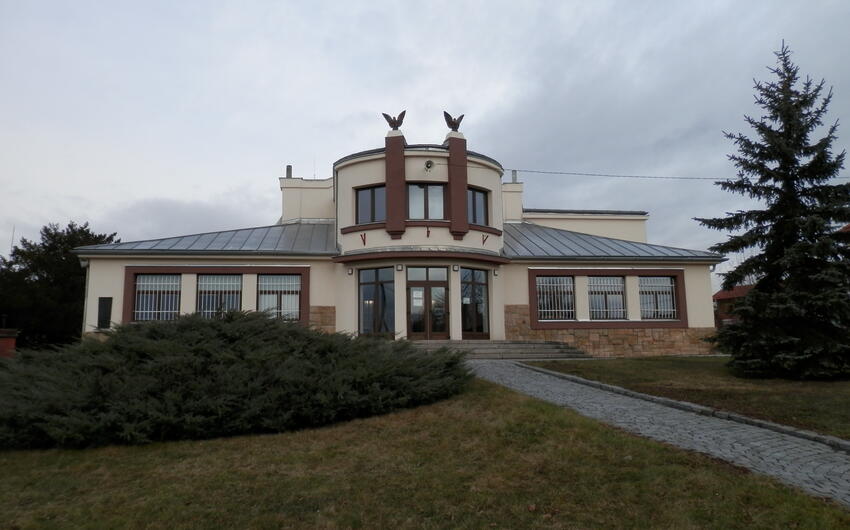 Sanácia sokolovne prístrojom na odstránenie vlhkosti Drypol