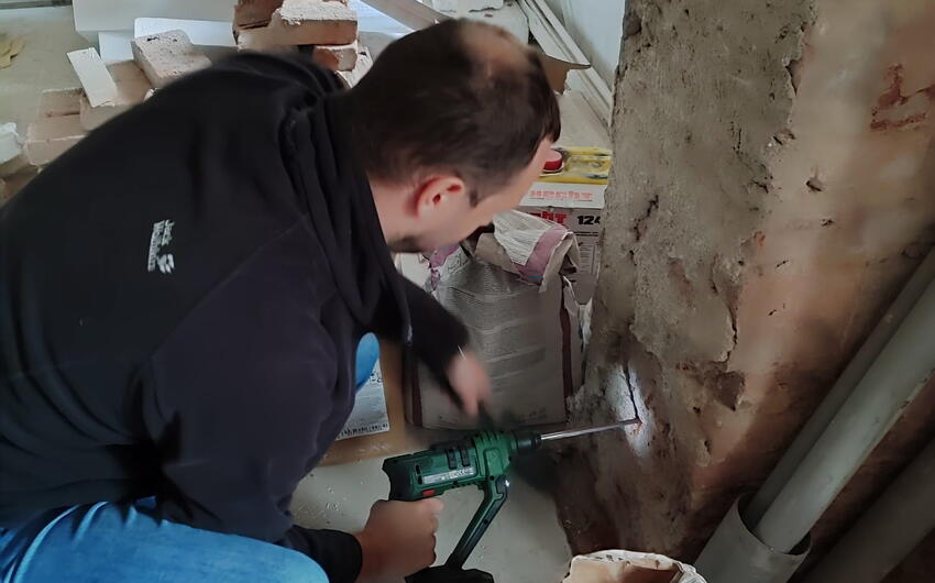 Novo inštalovaný Drypol s cieľom vysušiť rodinný domček v Moste - #3