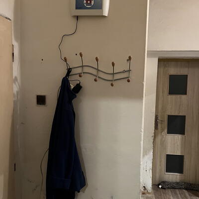 Odstránenie vlhkosti v 100 rokov starom dome pomocou elektroosmózy