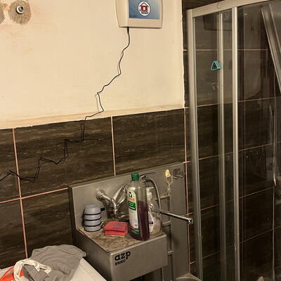 Riešenie mokrej pivnice a garáže rodinného domčeka v Chýnove