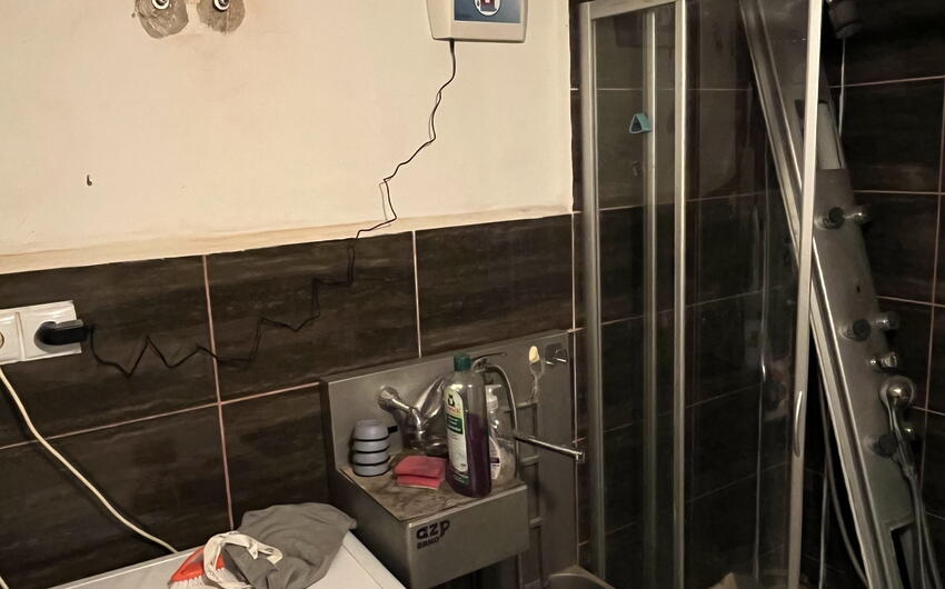 Riešenie mokrej pivnice a garáže rodinného domčeka v Chýnove