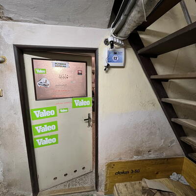 Vysušovanie veľa mokrej pivnice 100 rokov starého domu - Hviezdonica