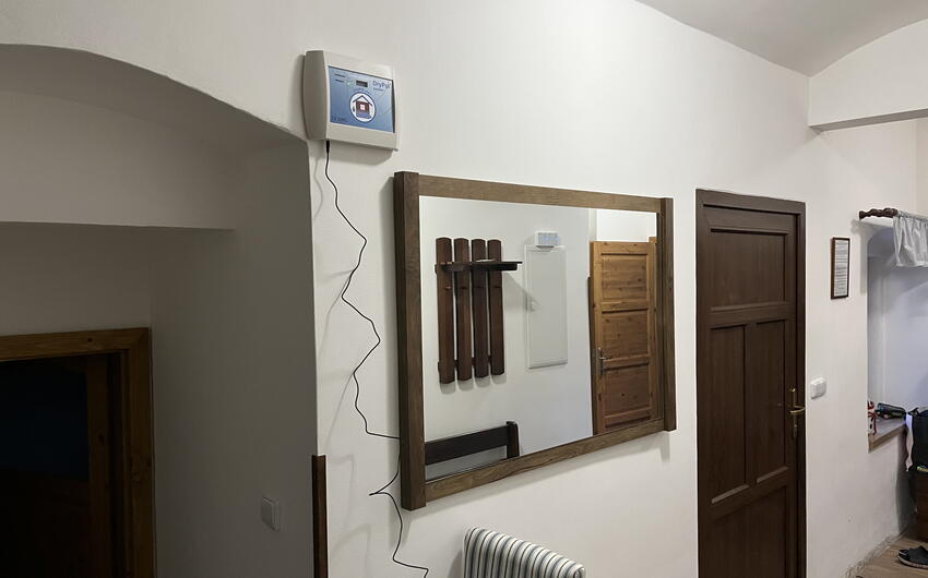 Aplikácia elektroosmózy ako najvhodnejšej izolácie pre veľmi hrubé múry