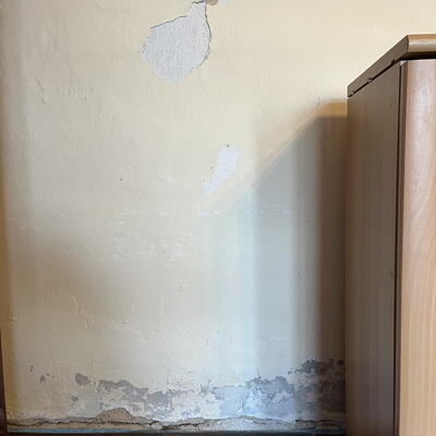 Odvlhčovanie muriva v Leči u Berouna začalo