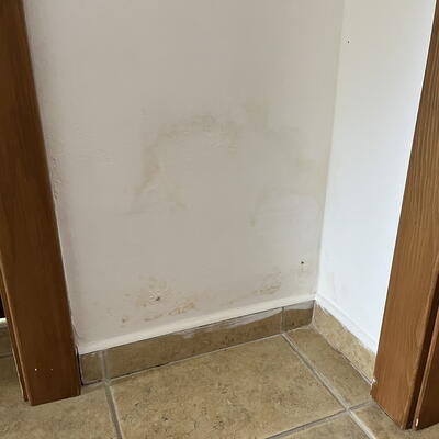 V Kolomutoch vysúšame vnútorné priečky domu.