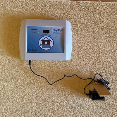 V Havloviciach vysušujeme časť veľkého členitého domu.