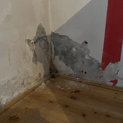 Vysušujeme čiastočne podpivničený dom vo Svojšiciach.