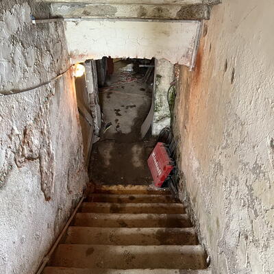 Ďalší bytový dom v Karlových Varoch vysušujeme