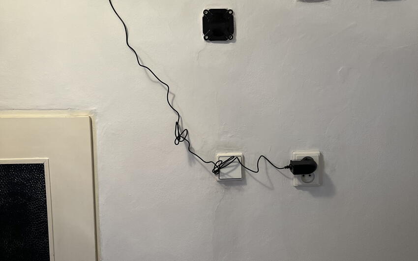 Vo Cvikove vysušujeme 200 rokov starý dom z pieskovca.