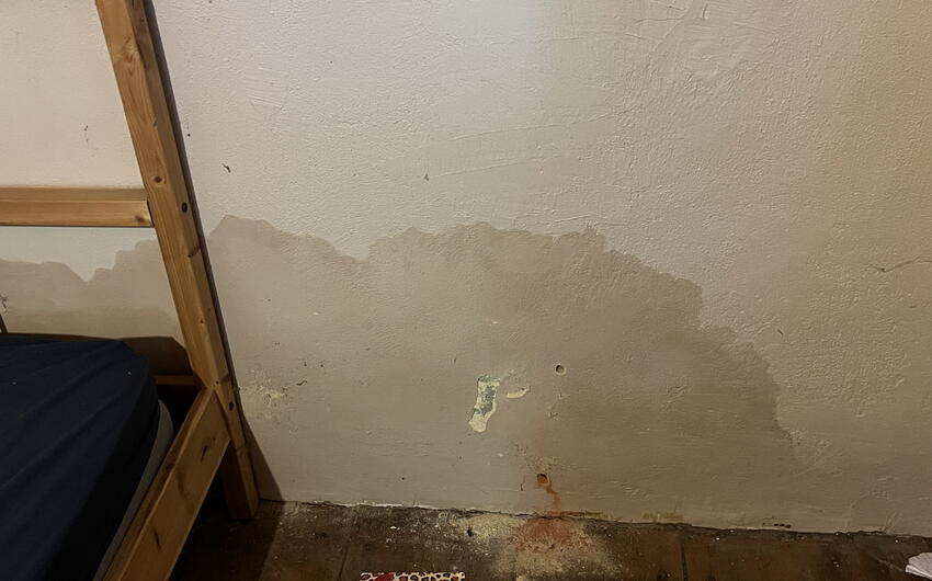 V obci Houska vysušujeme viditeľne vlhké múry rodinného domu. - #3