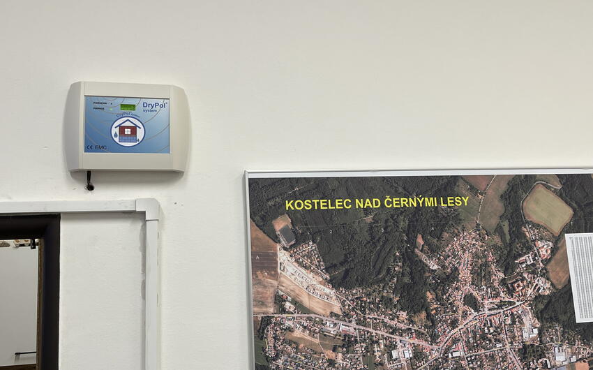 Vysušujeme služobňu mestskej polície v Kostelci