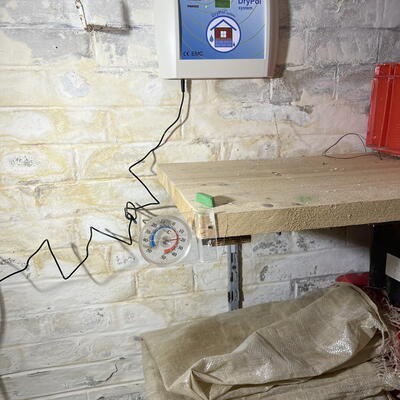 Vysušujeme pivnicu bytového domu v Prahe