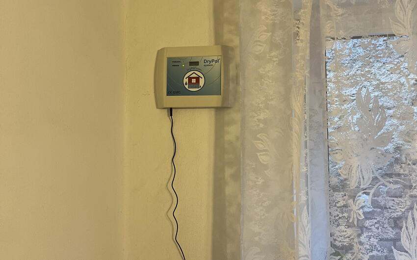 V Anjeliciach vysušujeme nepodpivničenú časť domu.