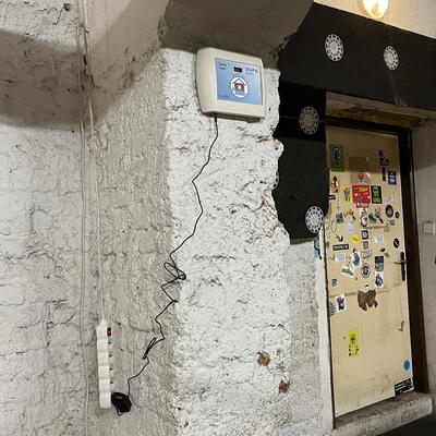 Odvlhčujeme suterén nájomného domu v Prahe.