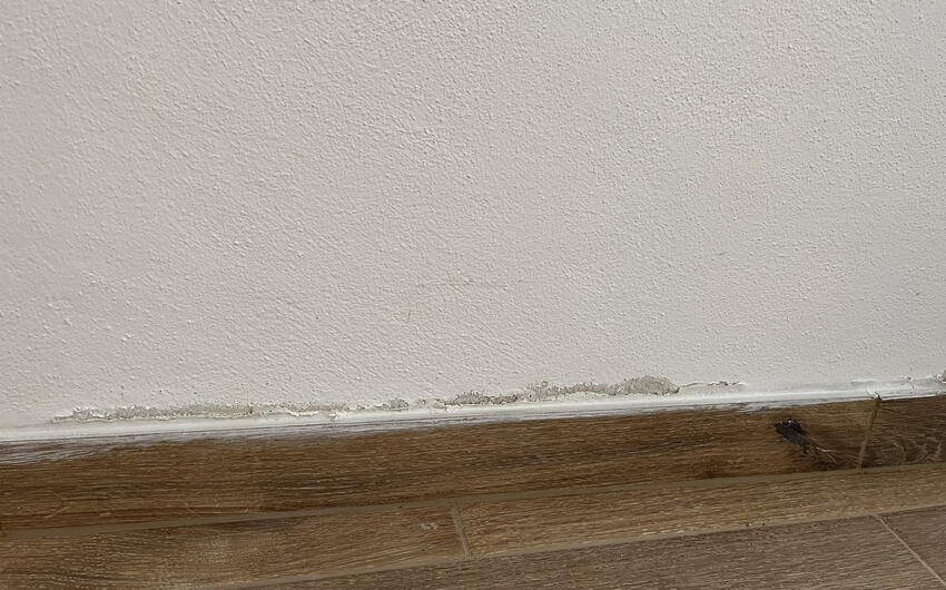 V Doksoch odvlhčujeme prízemný byt veľkého nájomného domu - #2