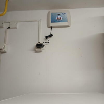 Rodinný dom z roku 1930 vysušujeme v Chyňave pri Beroune