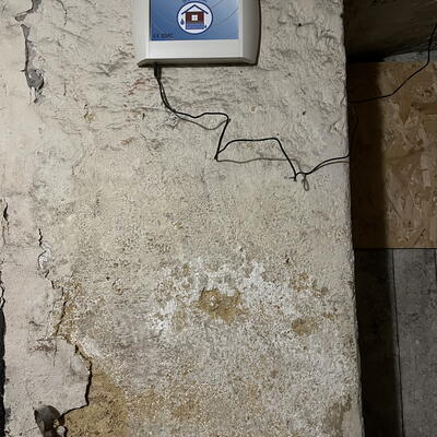 V Chebe vysušujeme celú pivnicu radového bytového domu