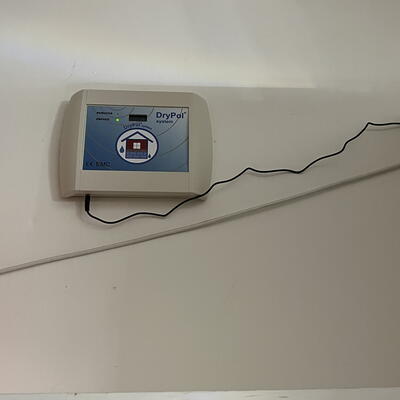 V Medlešiciach pri Chrudime vysušujeme malý rodinný domček