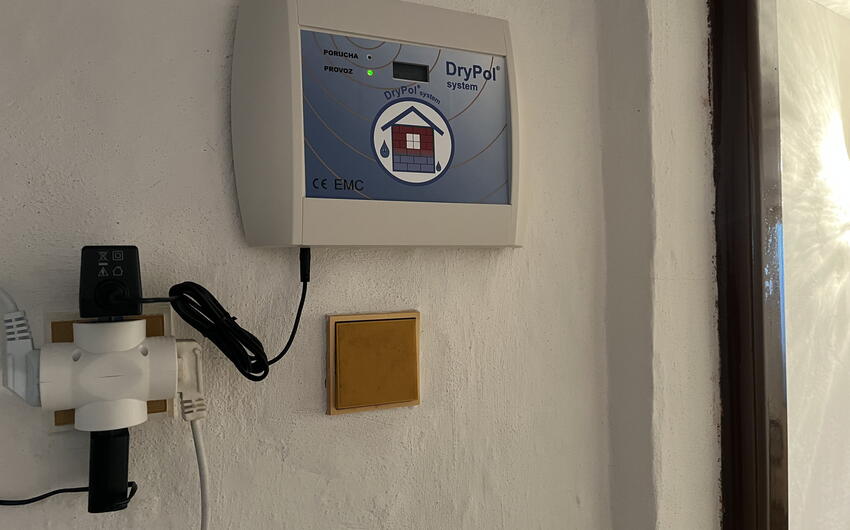 Vysušujeme už druhý domček vo Svojšiciach pri Sušici