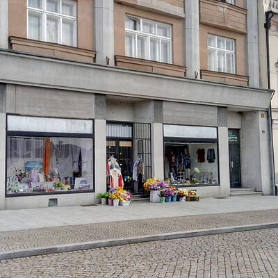Vysušenie vlhkého muriva v predajni odevov na námestí Lipník nad Bečvou