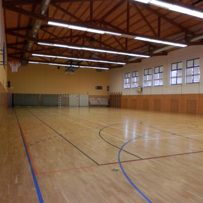 Odstránenie nadmernej vlhkosti elektroosmózou v športovej hale