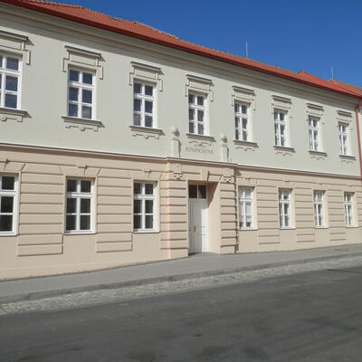 Vysušenie vlhkých múrov elektroosmózou v budove knižnice a ZUŠ Dubňany