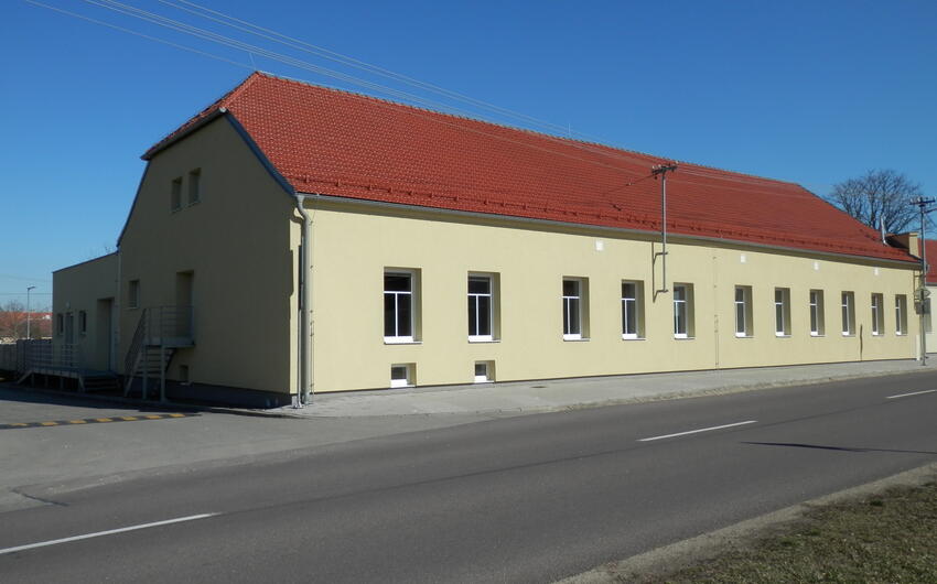 Vysušenie muriva v kultúrnom dome v Hevlíne pomocou odvlhčovača Drypol