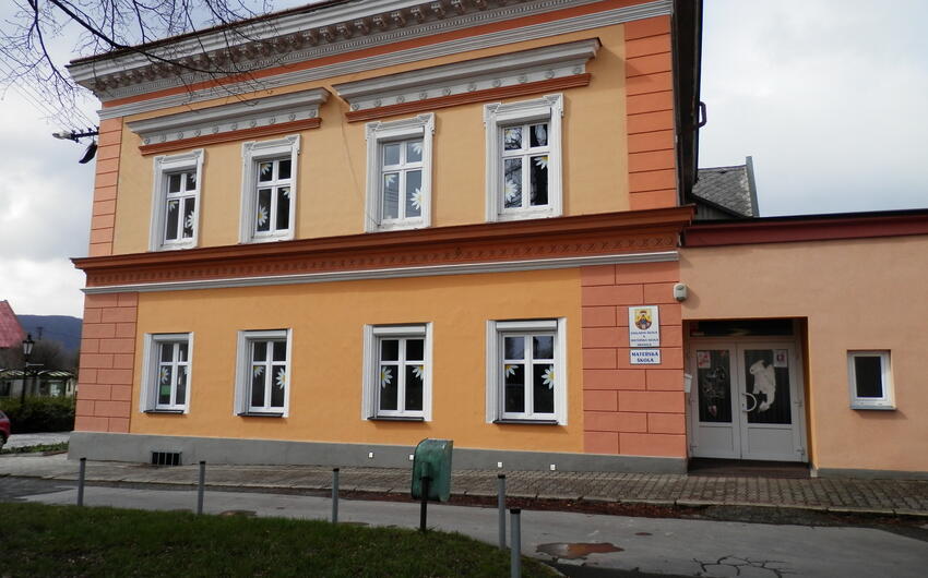 Aktívne elektroosmotické vysúšanie MŠ Hranice na Morave, poškodené vzlínajúcou vlhkosťou