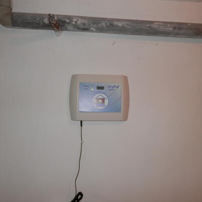 Vysúšanie múrov, podlaží a základových priestorov obecných bytov v Hrušovej