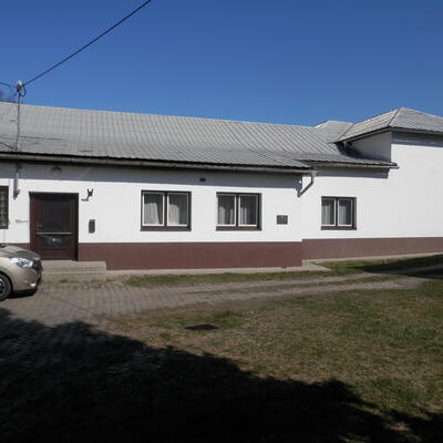 Eliminácia vzlínajúcej vlhkosti so systémom Drypol v kultúrnom dome Lutonina