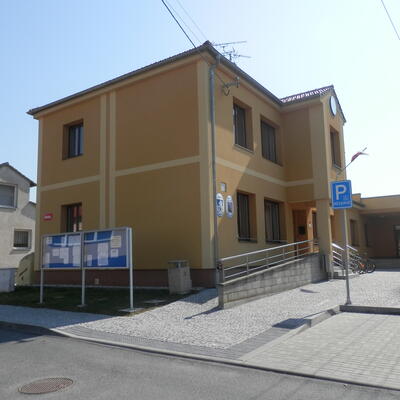 Izolácia základov a pivnice obecného úradu v Miloticiach pomocou elektroosmózy