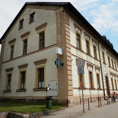 Dva systémy Drypol na vysúšanie múrov v dome služieb v Predměřiciach nad Labem