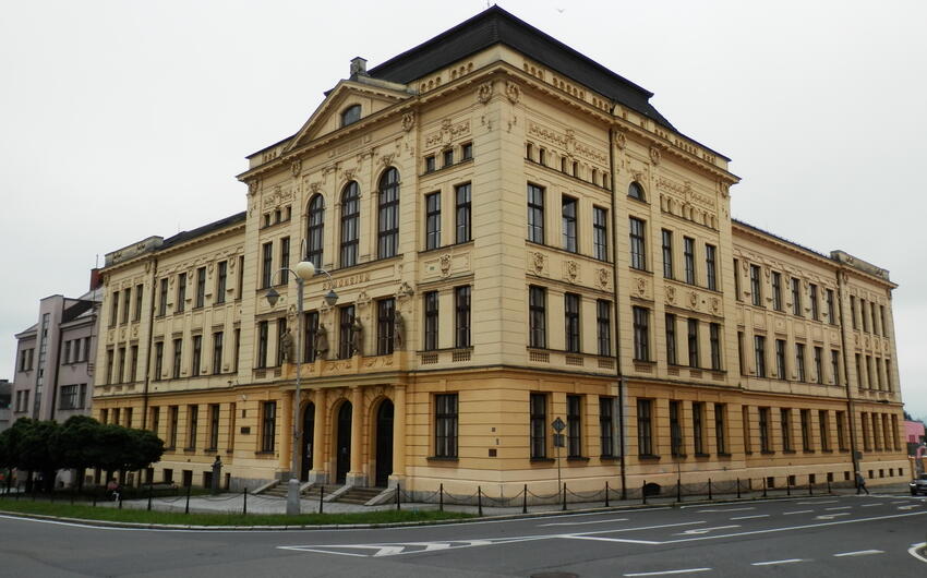 Odvlhčovanie elektroosmózou v prízemných podlažiach na gymnáziu v Príbore