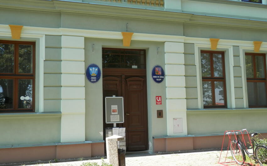 Aktívne vysúšanie navlhnutých múrov s mapami na obecnom úrade - #1
