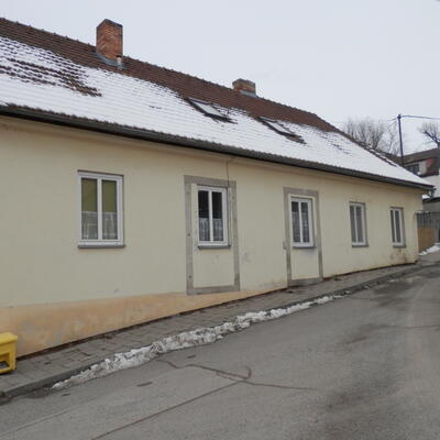 Odvlhčovanie obecného bytu v Starej Hobzi pomocou Drypolu a elektroosmózy